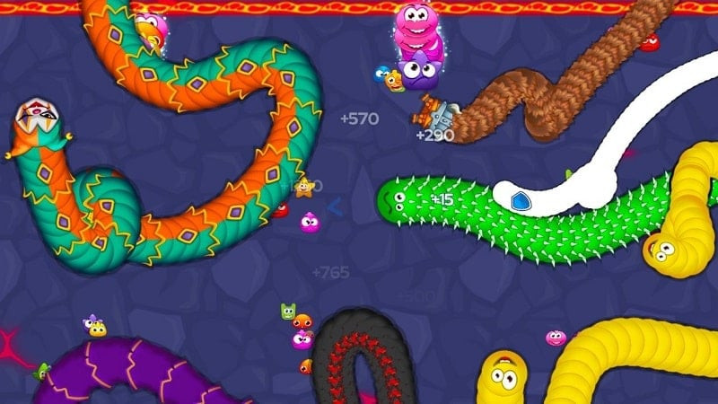 Hình ảnh chú sâu với nhiều skin đa dạng trong Worm Hunt MOD APK